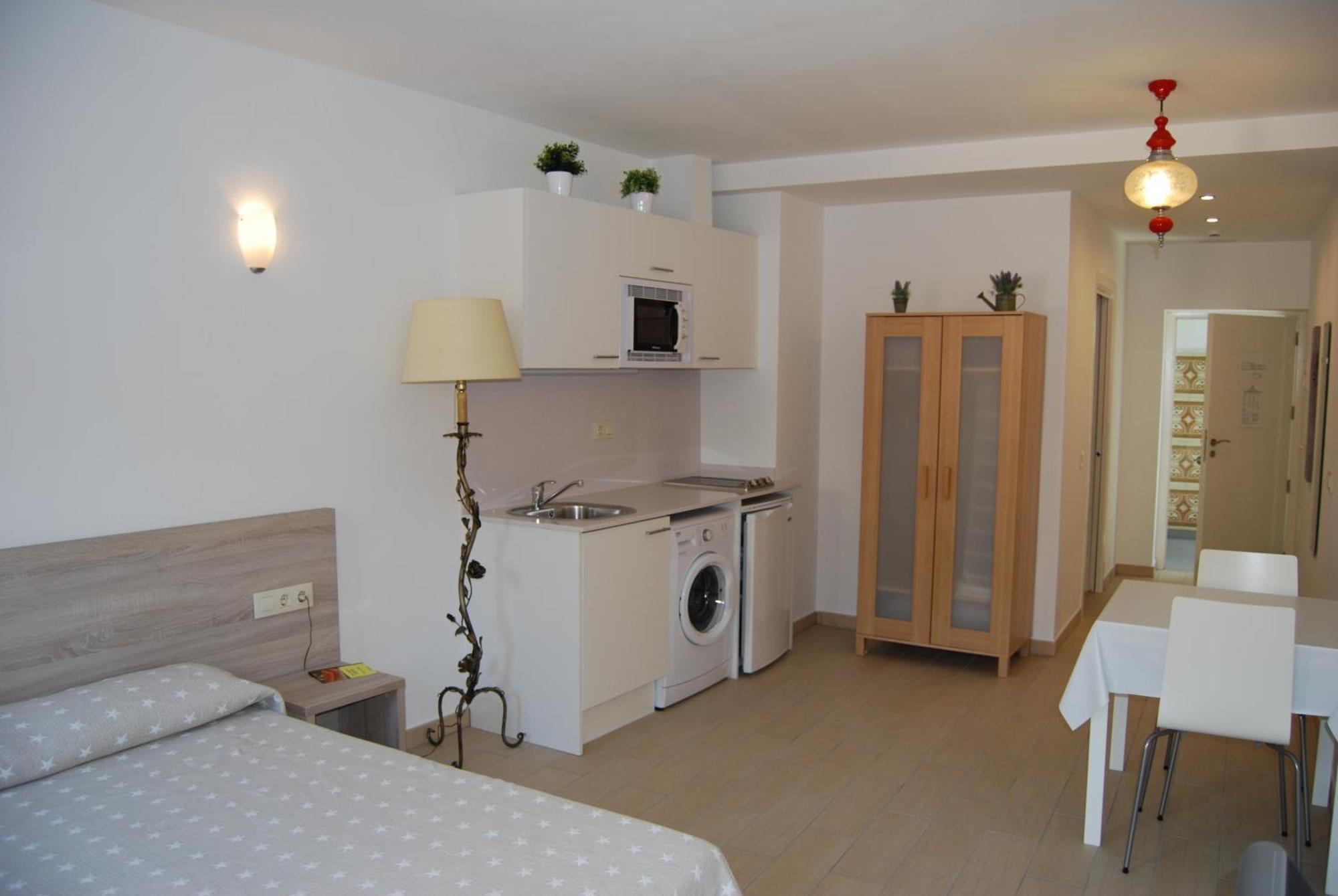 Apartaments Fonda Comerc Torroella de Montgrí Eksteriør bilde